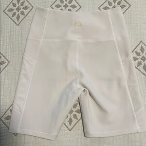 SOLID & STRIPED Women's Cream Bike Shorts with Side pockets